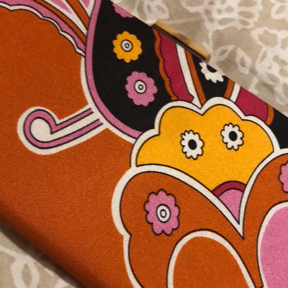 Banana Republic clutch purse, unique floral slim design with satin fabric - Picture 7 of 7